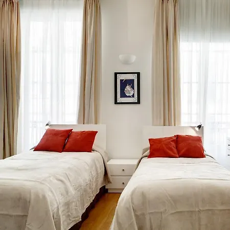 Colonnes De Buren Apartment Paris