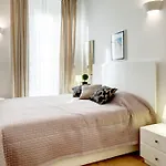Appartement Colonnes De Buren